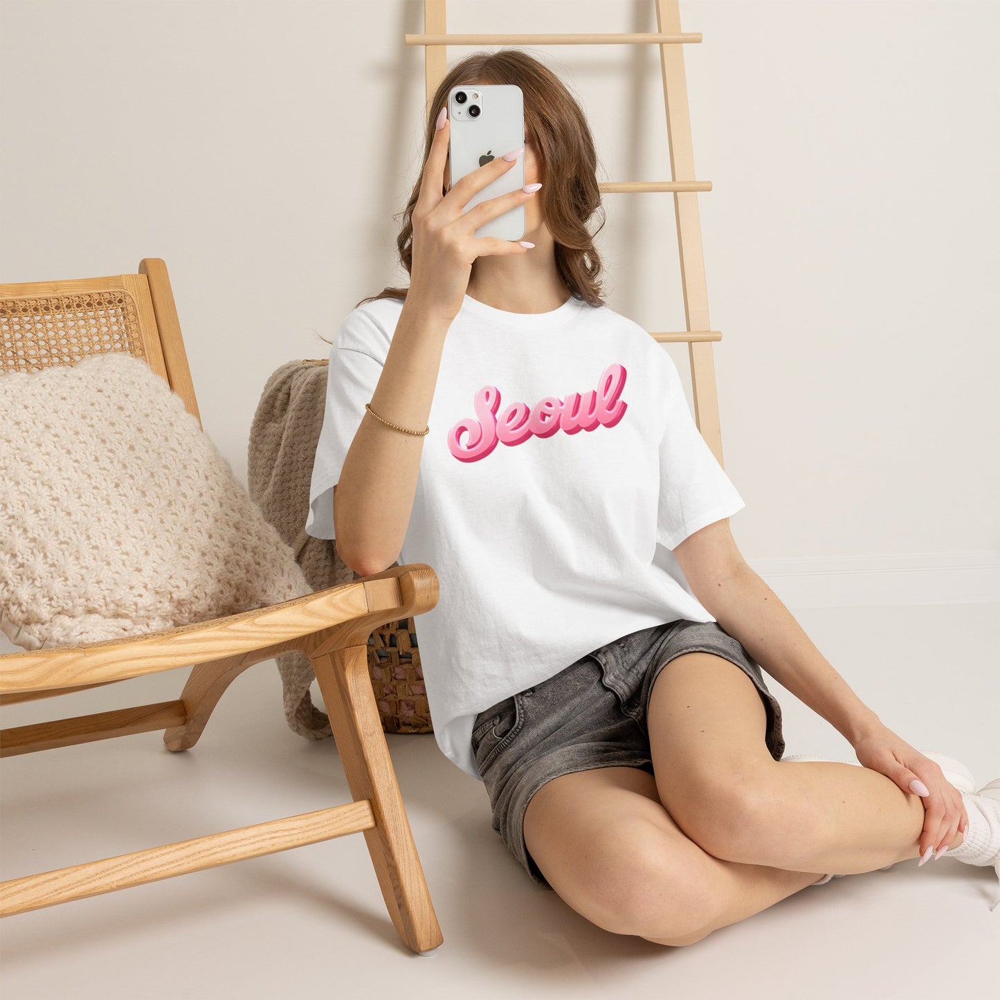 Retro SEOUL Script Graphic Tee – Unisex Streetwear T-Shirt